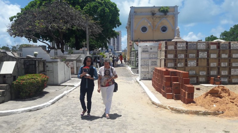 Neste sábado, população prestou homenagem aos entes queridos que já morreram 