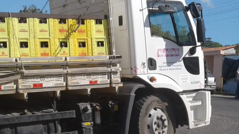 Caminhão da Secretaria de Agricultura de Alagoas é flagrando transportando bebidas no feriado da Pro