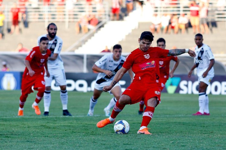 Jogo disputado no Rei Pelé, com vitória regatiana por 2 a 0