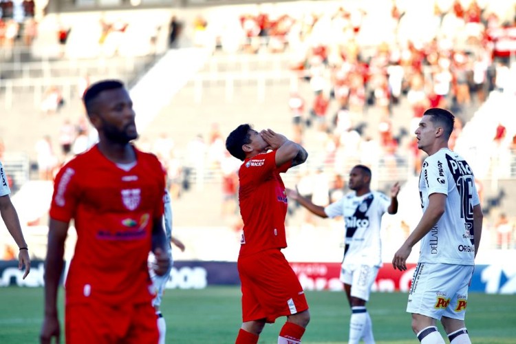 Jogo disputado no Rei Pelé, com vitória regatiana por 2 a 0
