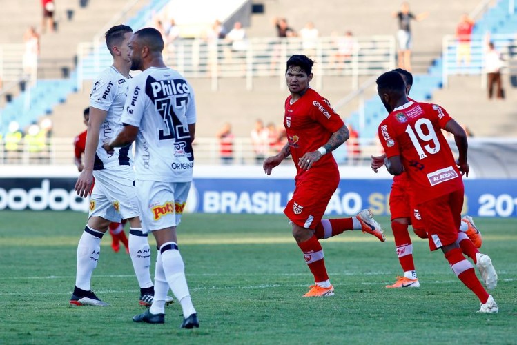 Jogo disputado no Rei Pelé, com vitória regatiana por 2 a 0