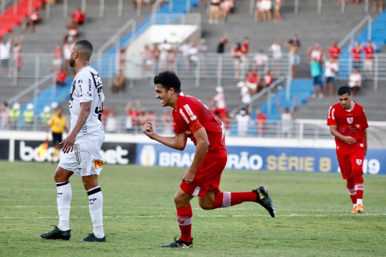 Jogo disputado no Rei Pelé, com vitória regatiana por 2 a 0