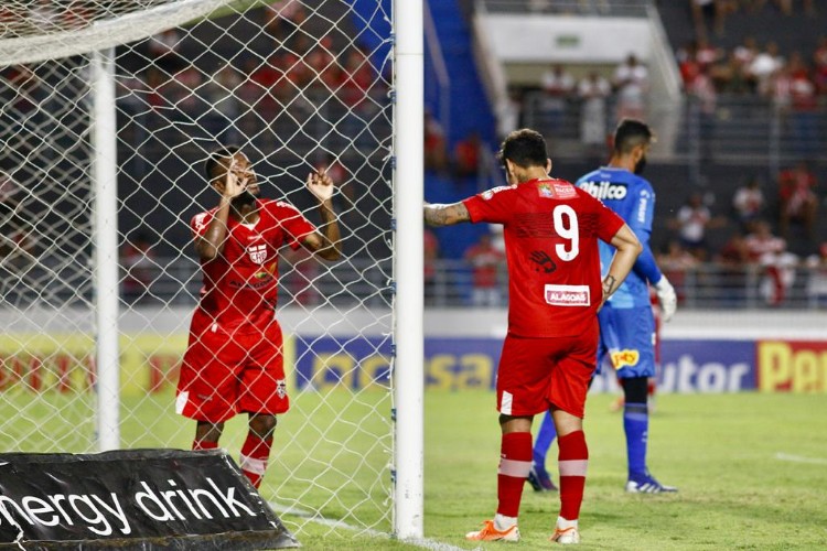 Jogo disputado no Rei Pelé, com vitória regatiana por 2 a 0