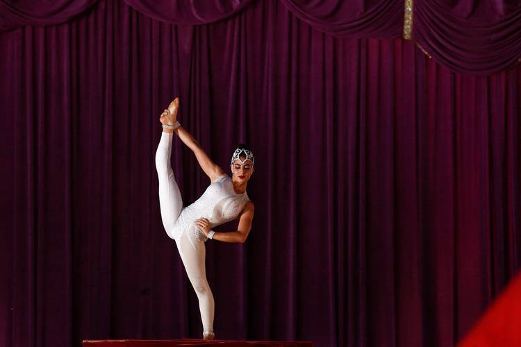 Espetáculos resgatam dança, artes cênicas e números tradicionais