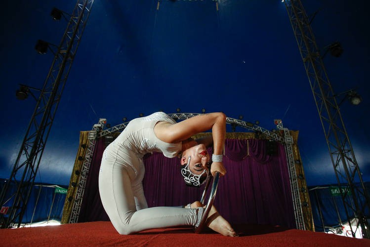 Espetáculos resgatam dança, artes cênicas e números tradicionais