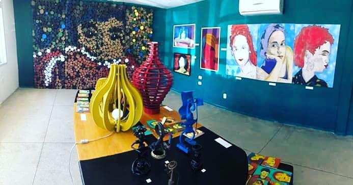 Mostra em exposição na Casa da Cultura, em Arapiraca, reúne obras da carreira do artista Albério Car