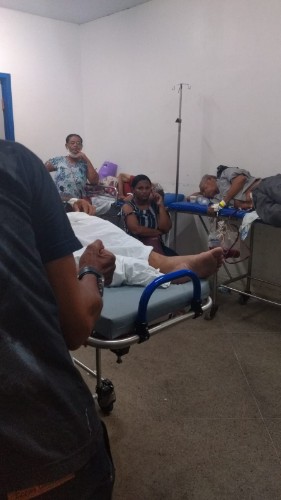 Pacientes estão sendo acomodados nos corredores e recepção