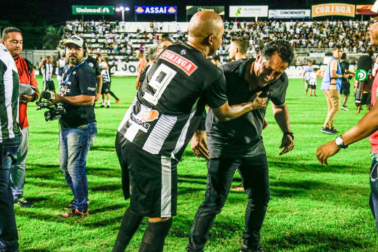 Fantasma venceu o CEO por 4 a 3 nos pênaltis