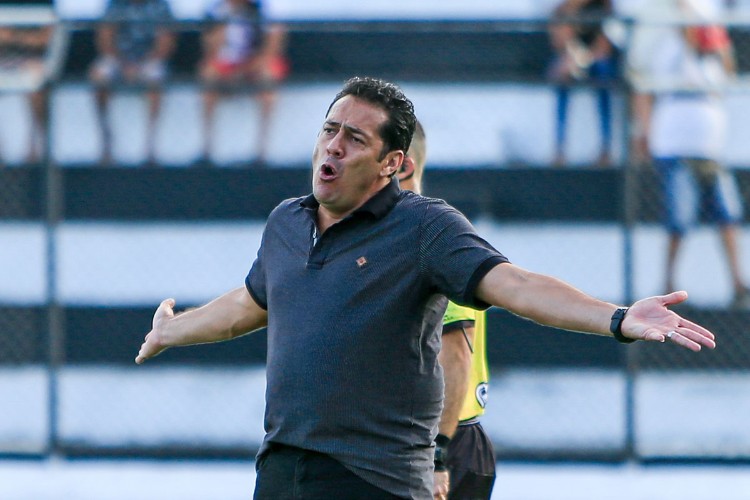 Fantasma venceu o CEO por 4 a 3 nos pênaltis