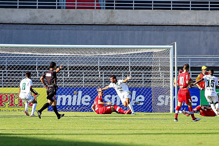 Na estreia das duas equipes no Estadual 2020, Alviverde surpreende e vence o Galo: 1 a 0
