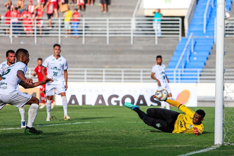 Na estreia das duas equipes no Estadual 2020, Alviverde surpreende e vence o Galo: 1 a 0