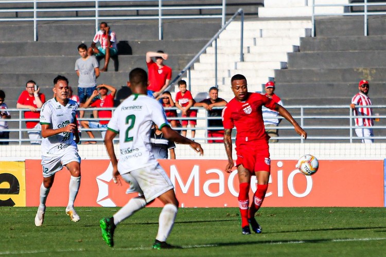 Na estreia das duas equipes no Estadual 2020, Alviverde surpreende e vence o Galo: 1 a 0