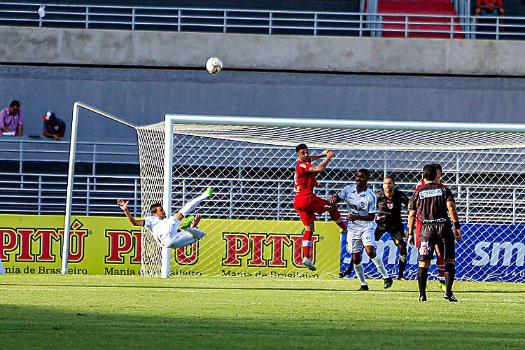Na estreia das duas equipes no Estadual 2020, Alviverde surpreende e vence o Galo: 1 a 0
