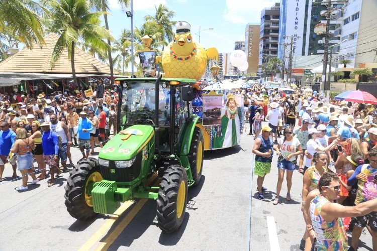Pinto da Madrugada arrasta milhares de foliões nas prévias carnavalescas