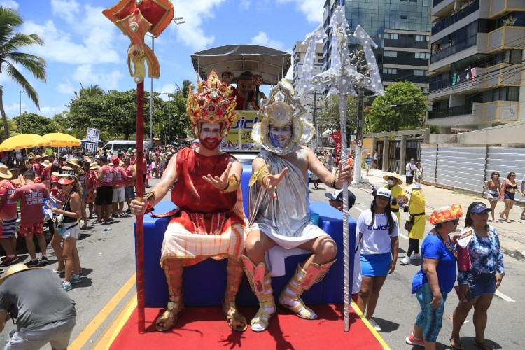 Pinto da Madrugada arrasta milhares de foliões nas prévias carnavalescas