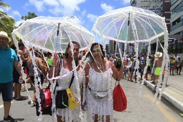 Pinto da Madrugada arrasta milhares de foliões nas prévias carnavalescas