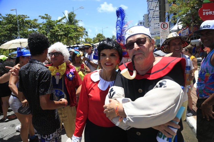 Pinto da Madrugada arrasta milhares de foliões nas prévias carnavalescas