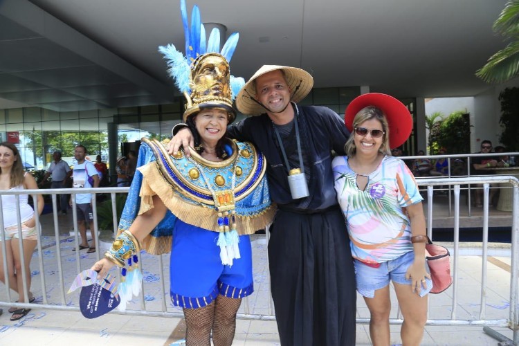 Pinto da Madrugada arrasta milhares de foliões nas prévias carnavalescas