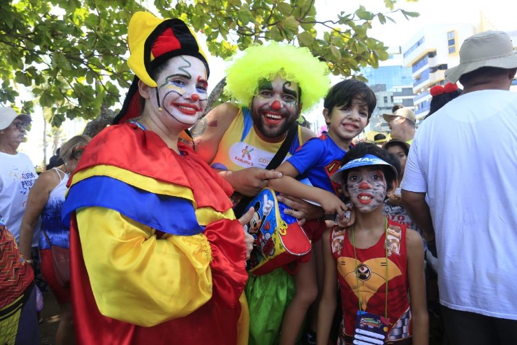 Pinto da Madrugada arrasta milhares de foliões nas prévias carnavalescas