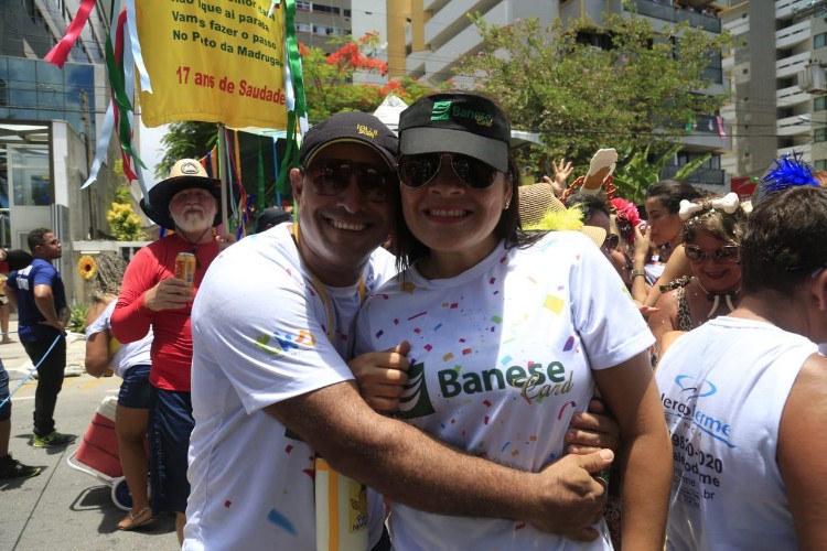 Pinto da Madrugada arrasta milhares de foliões nas prévias carnavalescas