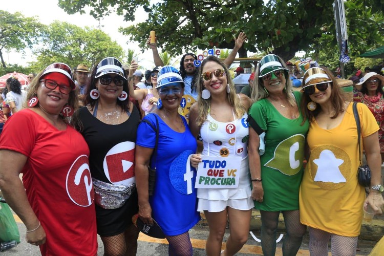 Pinto da Madrugada arrasta milhares de foliões nas prévias carnavalescas