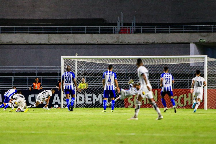 Pela Copa do Nordeste, Azulão perde para o Belo, ao apagar das luzes: 1 a 0