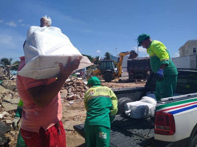 Demolição da antiga balança do peixe e realocação dos pescadores para Centro Pesqueiro