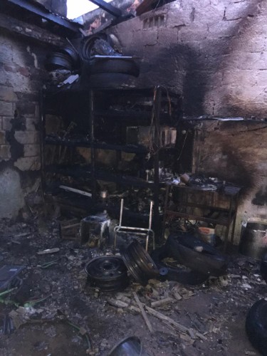Local funcionava em garagem anexa a uma residência