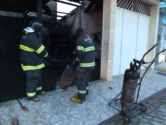 Local funcionava em garagem anexa a uma residência