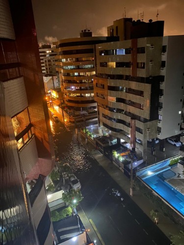 Rua General João Saleiro Pitão na Ponta Verde ficou alagada