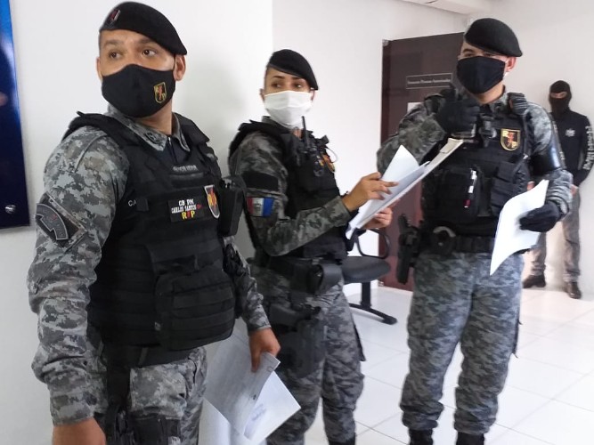 Durante operação, advogada e servidor da justiça são presos por suspeita de corrupção