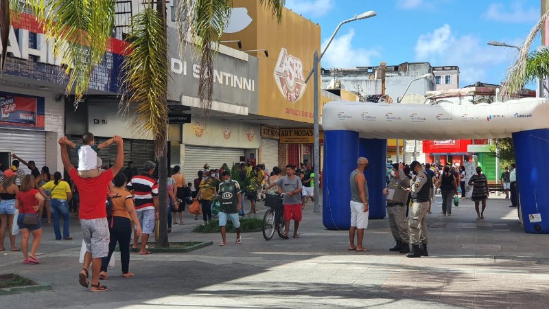 Movimentação no centro de Maceió no primeiro dia da flexibilização