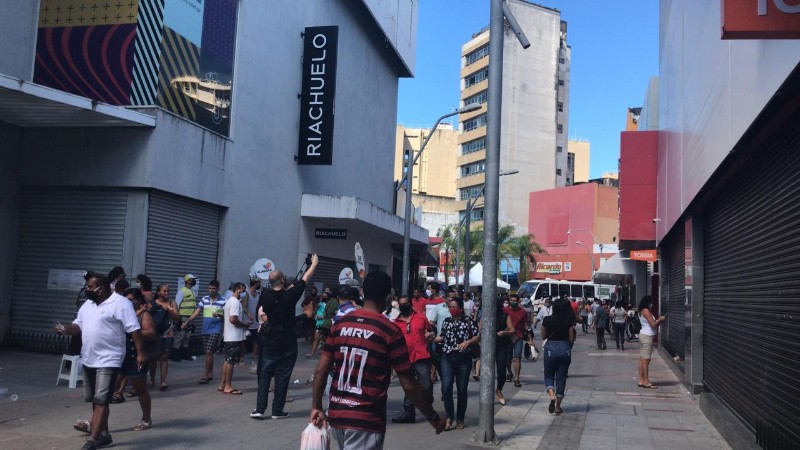 Movimentação no centro de Maceió no primeiro dia da flexibilização