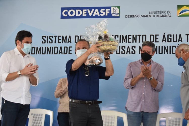 Ministro do Desenvolvimento Regional entrega obras hídricas em Alagoas
