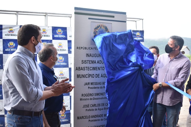 Ministro do Desenvolvimento Regional entrega obras hídricas em Alagoas