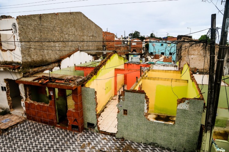 Imóveis desocupados vêm sendo depenados por criminosos