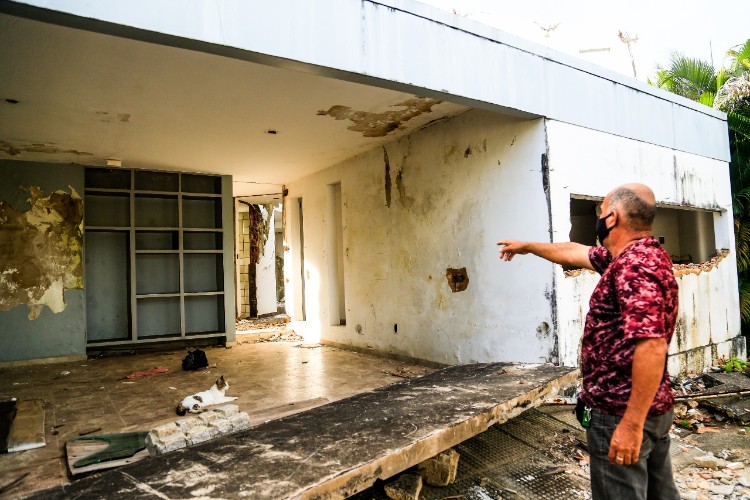 Imóveis desocupados vêm sendo depenados por criminosos