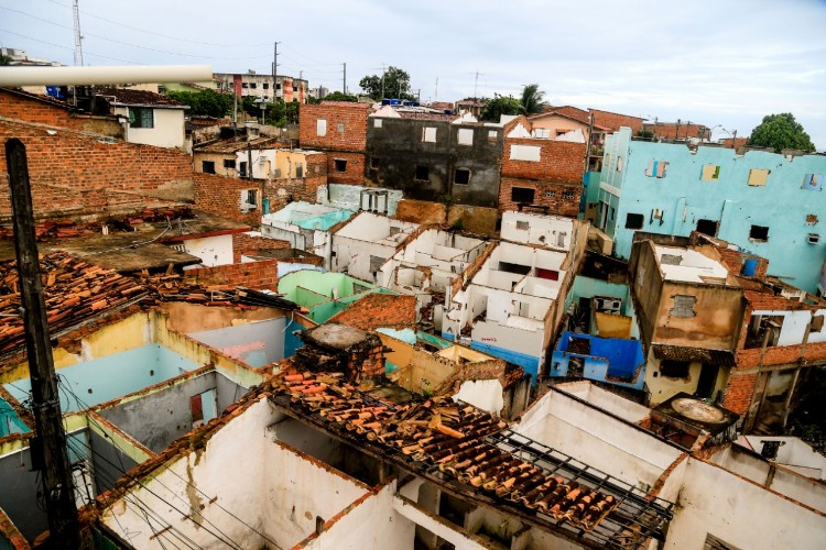 Imóveis desocupados vêm sendo depenados por criminosos