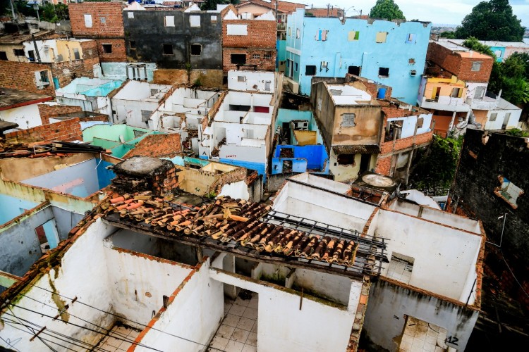 Imóveis desocupados vêm sendo depenados por criminosos