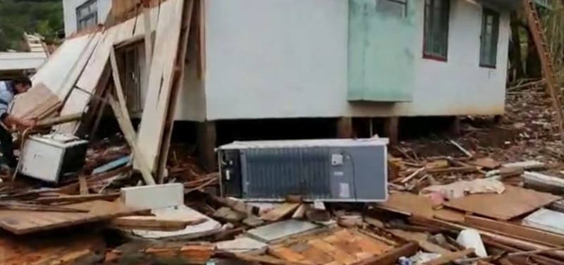 Rajadas de vento atingiram velocidade acima de 100 km/h