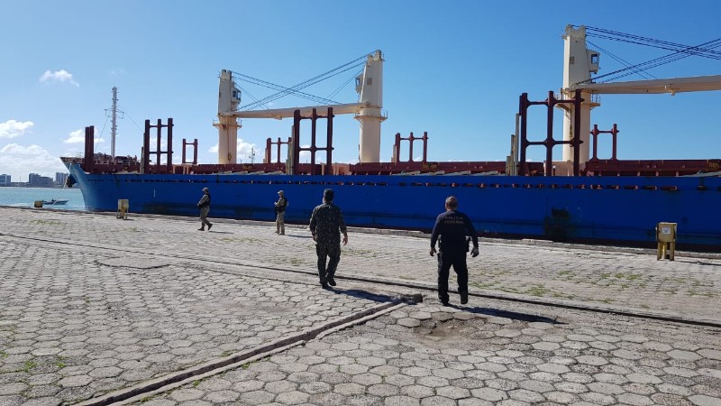 Atividade ocorre há dois meses e fiscaliza navios que partem do Peru, Colômbia e outros países da Am