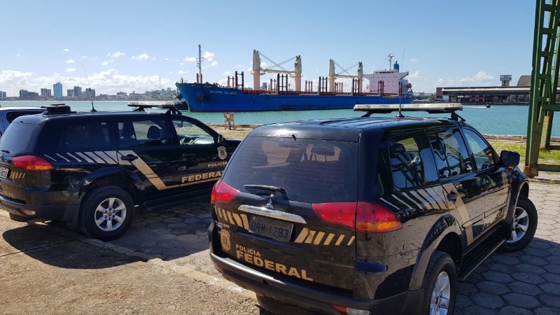 Atividade ocorre há dois meses e fiscaliza navios que partem do Peru, Colômbia e outros países da Am