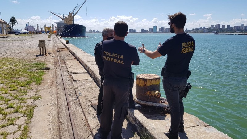 Atividade ocorre há dois meses e fiscaliza navios que partem do Peru, Colômbia e outros países da Am
