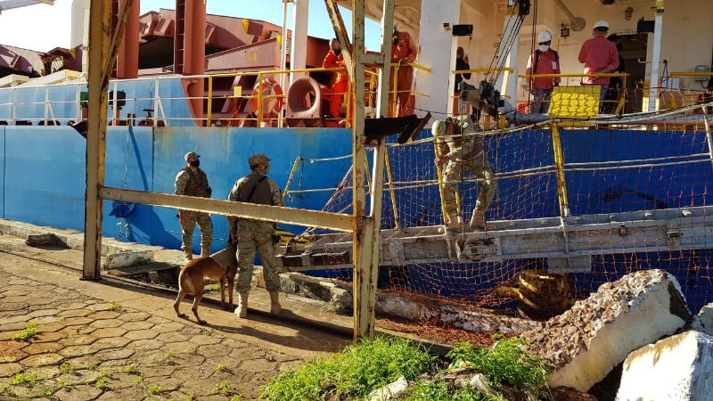 Atividade ocorre há dois meses e fiscaliza navios que partem do Peru, Colômbia e outros países da Am