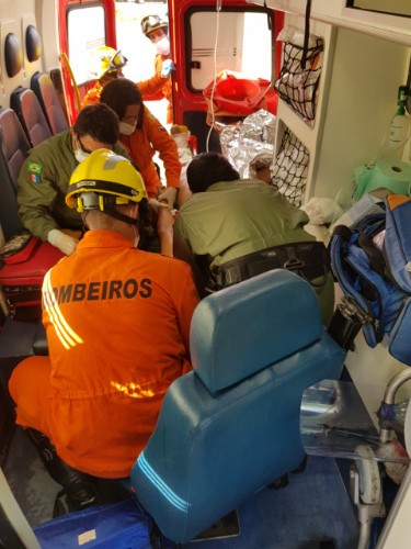 Colisão entre veículos deixou uma pessoa morta e outra ferida 