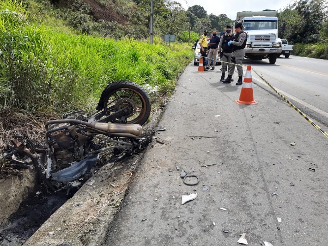 Colisão entre veículos deixou uma pessoa morta e outra ferida 