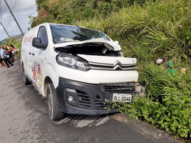 Colisão entre veículos deixou uma pessoa morta e outra ferida 