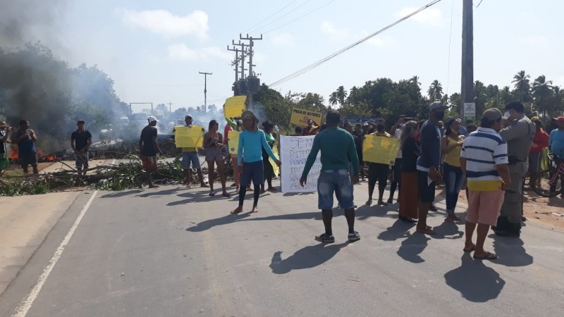 Protesto na praia de Antunes 