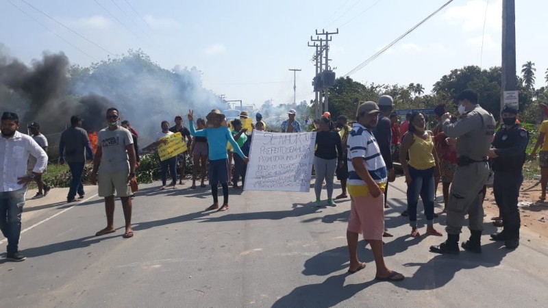 Protesto na praia de Antunes 
