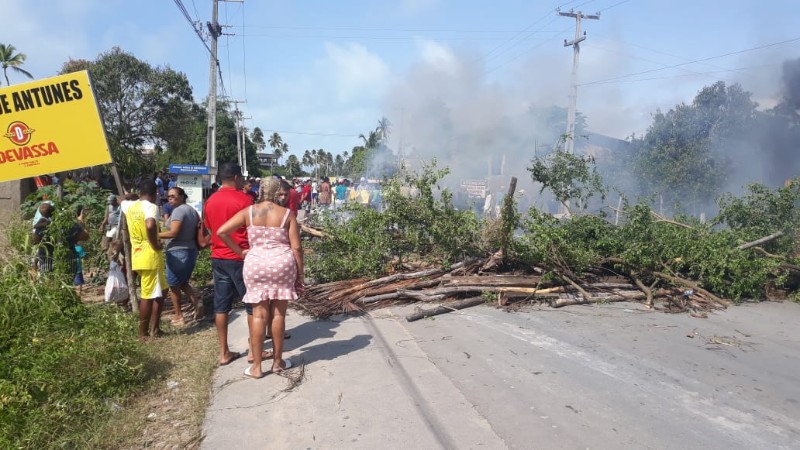 Protesto na praia de Antunes 